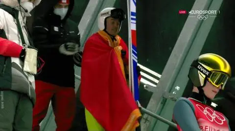 Żyła czekał przemarznięty, owinięty kocem. Szanse spadły już przed skokiem