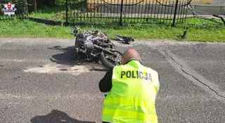 Uderzył w dom oraz ogrodzenie 