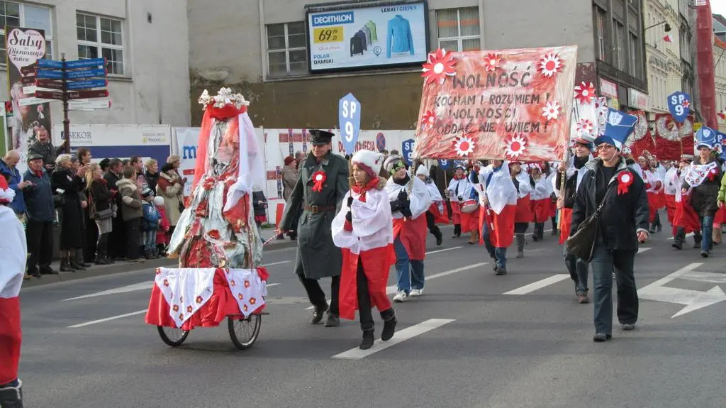 Młodzi wrocławianie w trakcie Parady Niepodległości