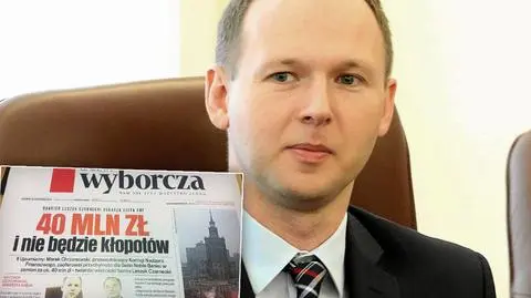 Szef KNF miał oferować układ bankierowi