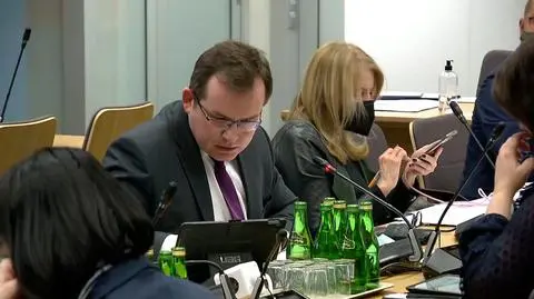 "Przepraszam, ale jestem na drugiej komisji w tym momencie"