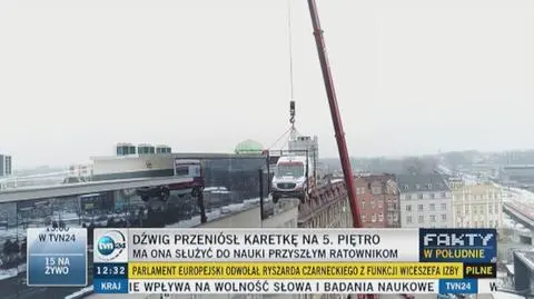 Karetka w budynku z naszą reporterką w środku