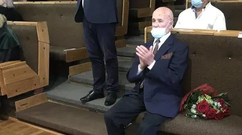 "Stwierdziłem, że chyba już czas najwyższy", 91-latek odebrał dyplom magistra filozofii