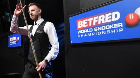 Wymarzony początek Trumpa w półfinale mistrzostw świata. Starcie legend w Crucible