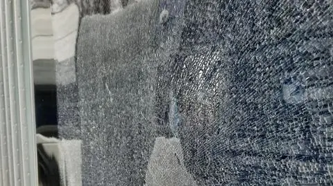 Policja wyjaśnia, czy do miejskiego autobusu strzelono z wiatrówki