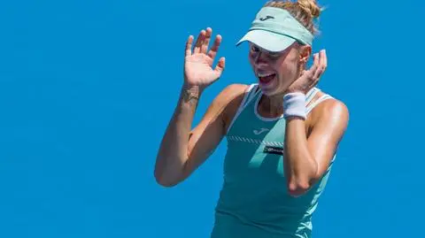 Australian Open: Magda Linette reaches her first major semis