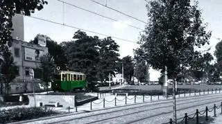 Tramwaj stanie przy ul