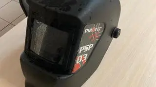Zamiast kasku jechał w masce spawalniczej