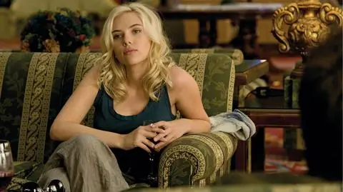 Scarlett Johansson nową narzeczoną Frankensteina. Tu w filmie "Vicky, Cristina, Barcelona"