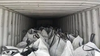 KAS zatrzymała transport 22 ton nielegalnych odpadów
