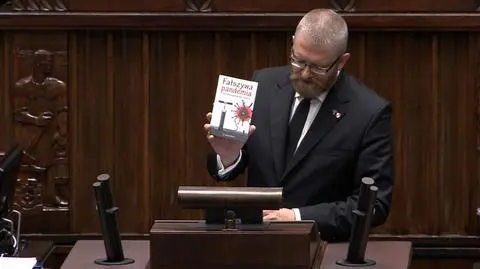 "Turniej o uwagę", czyli jak politycy flirtują z koronasceptykami