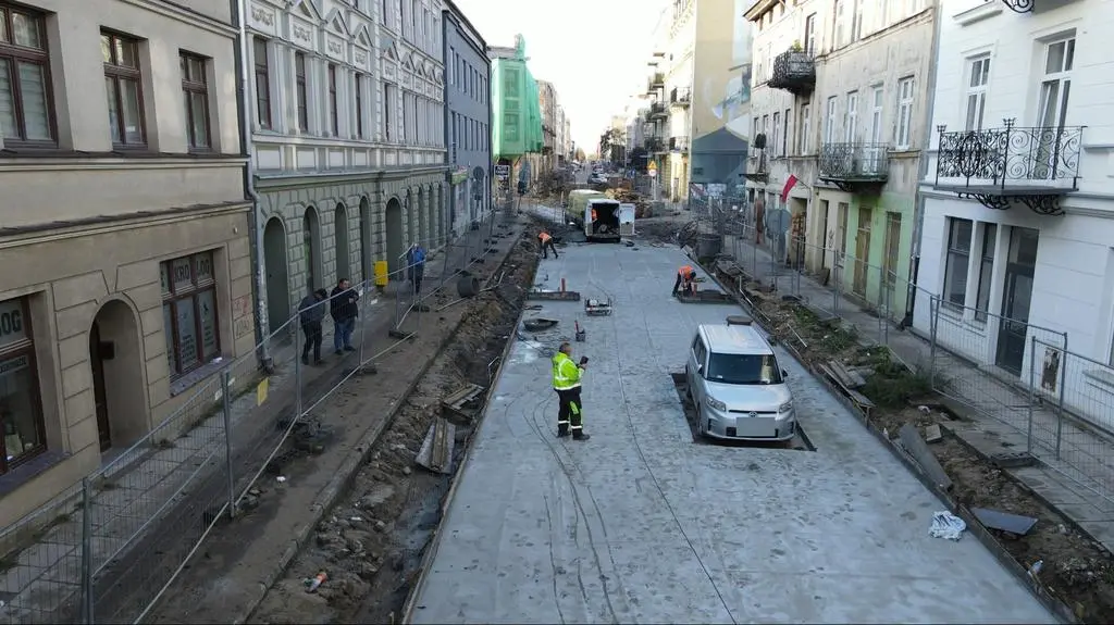 Auto oblane betonem