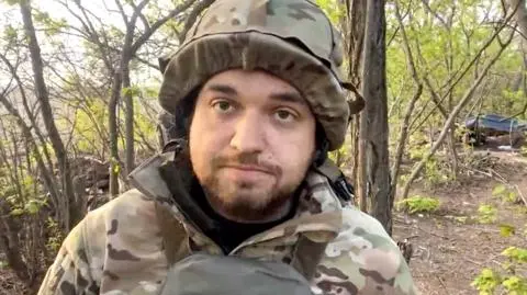 "Siedzieliśmy w okopie, rozmawialiśmy, potem spadła artyleria i nie ma człowieka"