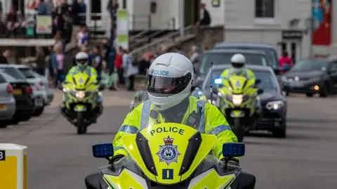 motocykl policja brytyjska UK police shutterstock_1417882400
