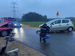 Auta zderzyły się czołowo 
