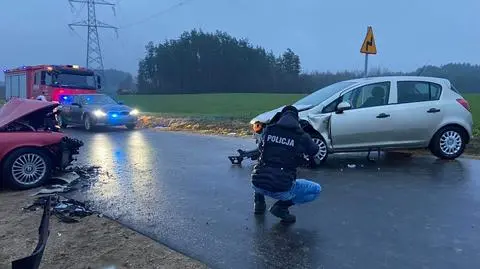 Auta zderzyły się czołowo 