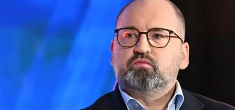 "Zaspokajanie oczekiwań" obcego rządu. Poseł KO: to zdrada