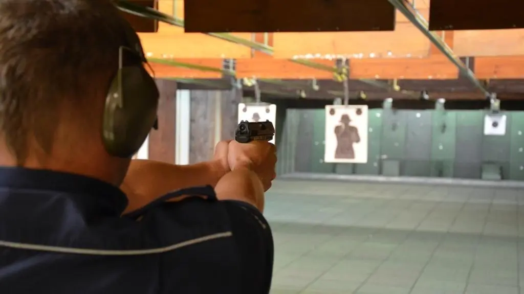 Sprawdzali policjantów na strzelnicy