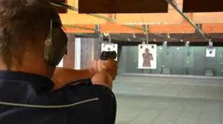 Sprawdzali policjantów na strzelnicy