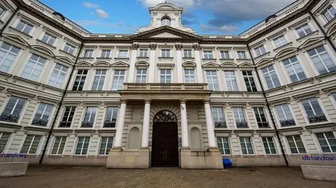 "Biznes detaliczny w Polsce jest na sprzedaż". Bank jednak odracza transakcję 