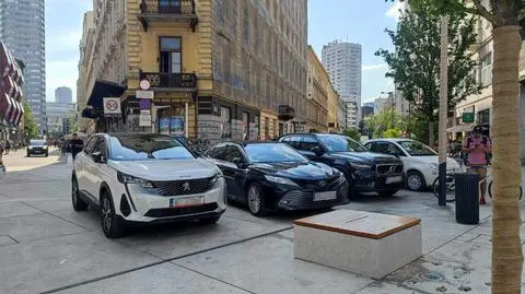 Dziś otwarcie placu pięciu rogów. Kierowcy już traktują go jak parking
