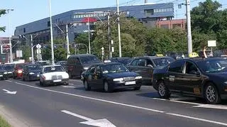 Taksówkarze protestują w centrum miasta