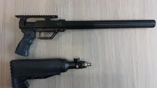 Policjanci zabezpieczyli broń, z której mężczyźni mieli zabić sarnę