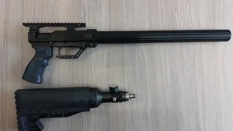 Policjanci zabezpieczyli broń, z której mężczyźni mieli zabić sarnę