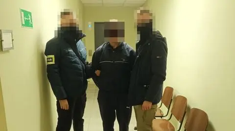 Zaatakował młotkiem znajomego swojej partnerki 