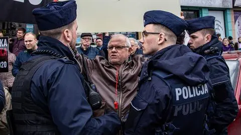 Usłyszał zarzut znieważenia prezydenta hasłem na transparencie. "Wyraziłem skruchę"