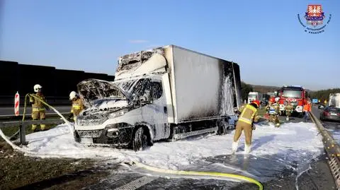 Pożar ciężarówki na autostradzie