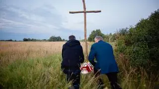 Morawiecki oddał hołd pamięci ofiarom Rzezi Wołyńskiej w nieistniejącej wsi Ostrówki