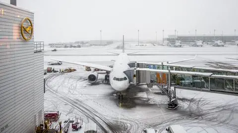 Atak zimy sparaliżował niemieckie lotnisko. Odwołano loty z Polski
