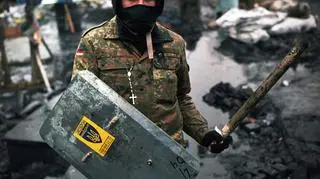 Pociski z milicyjnej broni przebijają tarcze protestujących