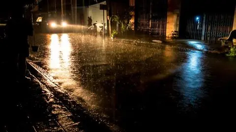 Burze z ulewnym deszczem. IMGW ostrzega