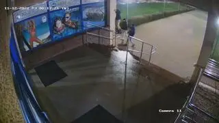 Ściągnął flagę i stracił spodnie