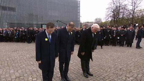Prezydenci Polski, Niemiec i Izraela pokłonili się przed Pomnikiem Bohaterów Getta w Warszawie