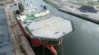 Na dziobie Apache II jest lądowisko dla helikopterów