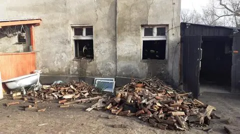 Paliło się drewno na opał zgromadzone na parterze