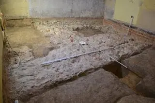 Fundamenty mają wymiary 7,5 na 8,5 metra. Tutaj fragment w miejscu obecnej zakrystii 