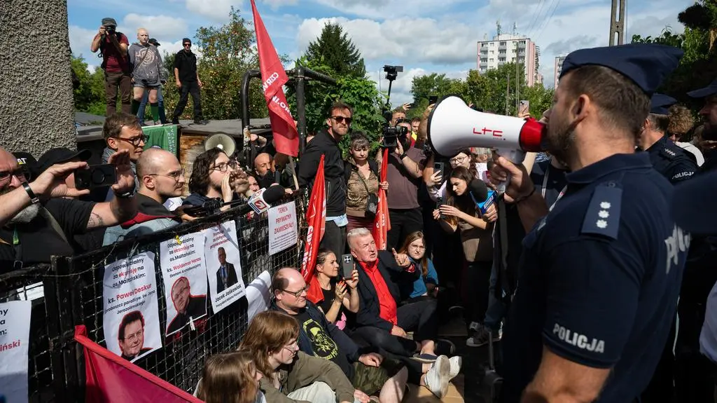 Aktywiści blokowali dostęp do budynku
