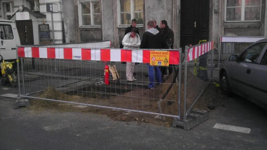 Prace na placu Kolegiackim przeprowadzali gazownicy