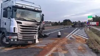 Nie żyje kierowca osobówki, która zderzyła się z ciężarówką 