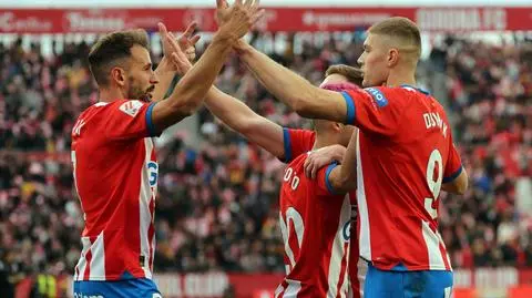 Zabójcza końcówka. Największa rewelacja w Europie znów liderem