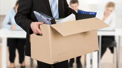 Zwolnienia zaczynają się od starszych pracowników. "Zazwyczaj robi się to w białych rękawiczkach"