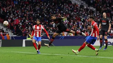 Messias uratował Milan. Awans nadal możliwy