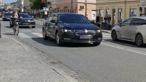 Limuzyna Kaczyńskiego bez przepustki na Trakcie Królewskim