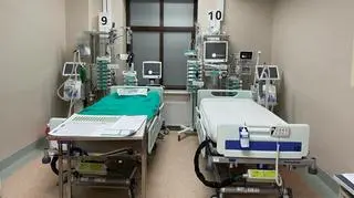 OIOM dla pacjentów zakażonych COVID-19 w Szpitalu Klinicznym im. Heliodora Święcickiego w Poznaniu