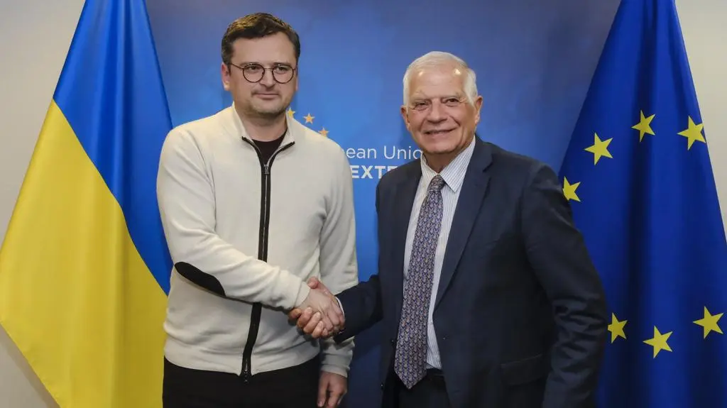 Dmytro Kułeba i Josep Borrell w Brukseli