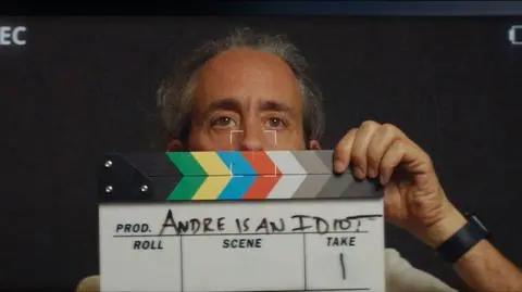 "Andre jest idiotą", reż. Tony Benna